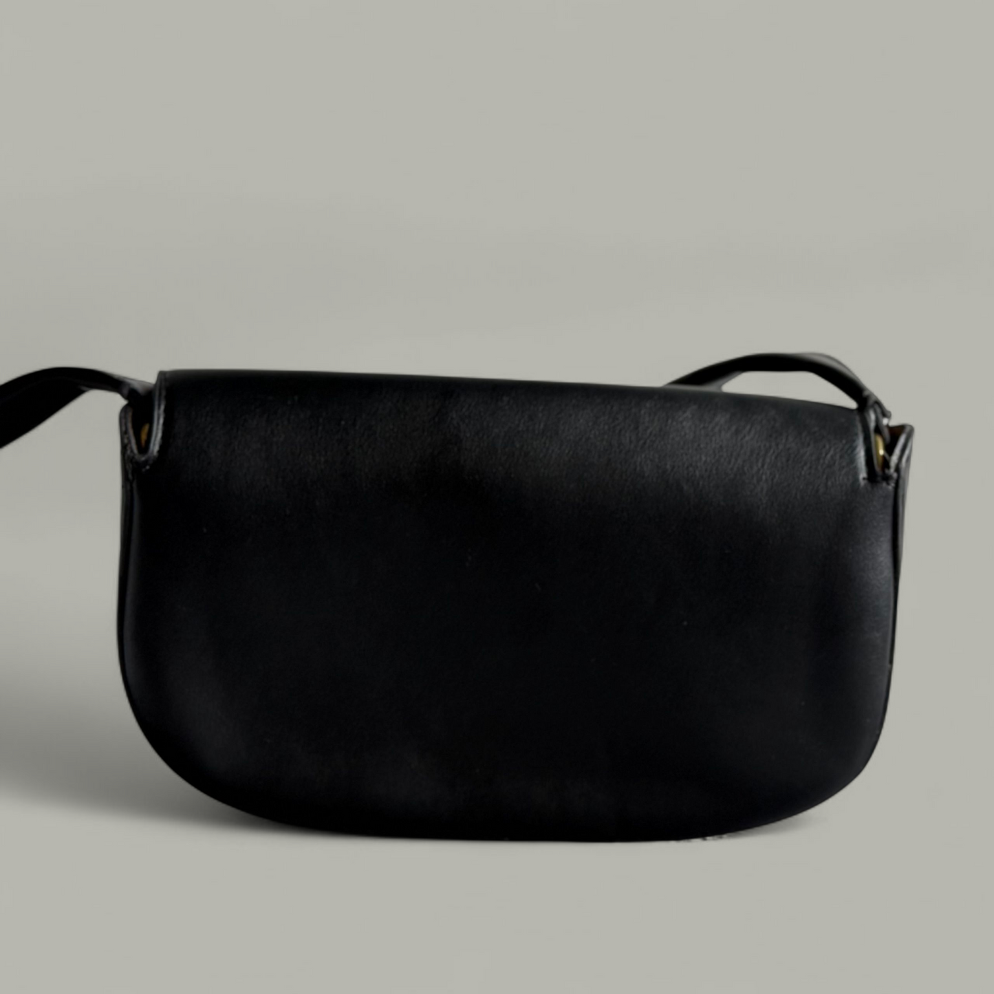 Chic Black Shoulder Bag – Preloved, Stylish & Affordable